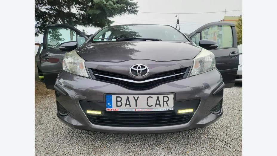 TOYOTA Yaris -