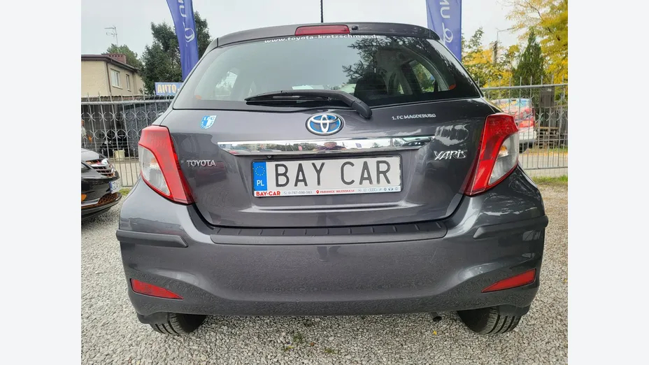 TOYOTA Yaris -