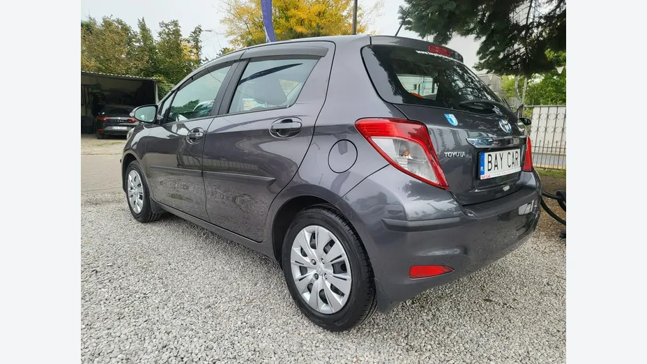 TOYOTA Yaris -