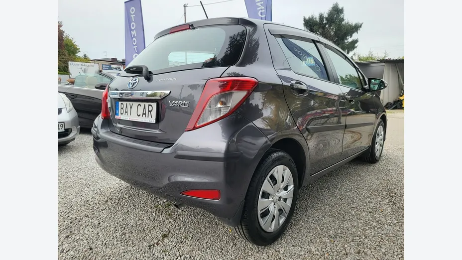 TOYOTA Yaris -