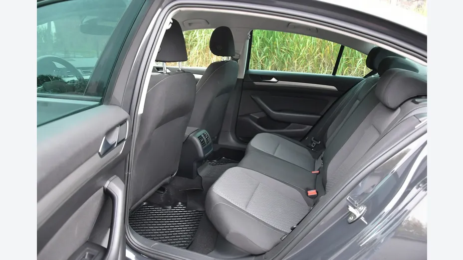 VOLKSWAGEN Passat -