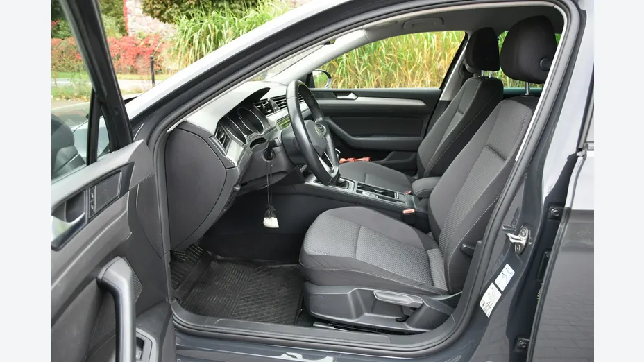 VOLKSWAGEN Passat -