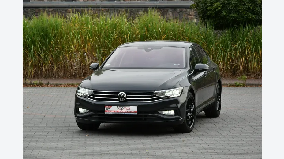 VOLKSWAGEN Passat -