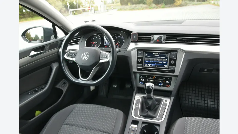 VOLKSWAGEN Passat -