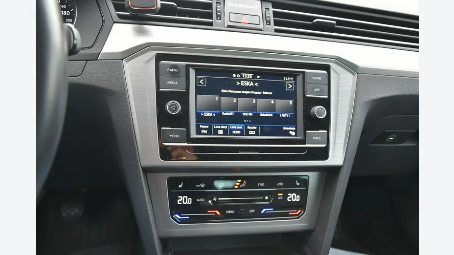VOLKSWAGEN Passat -