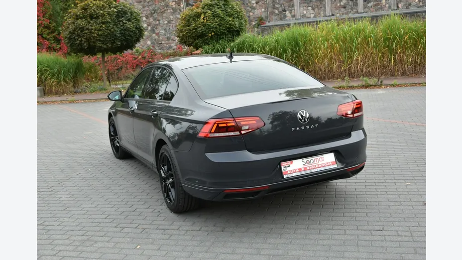 VOLKSWAGEN Passat -
