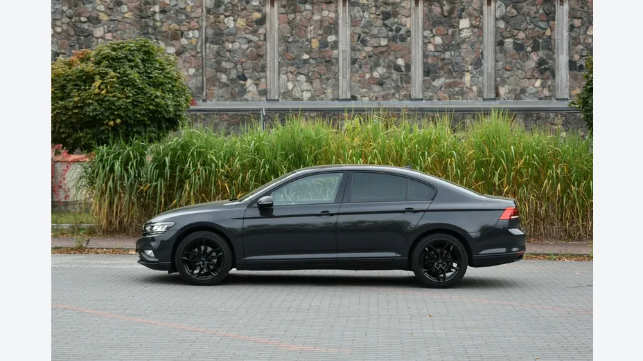 VOLKSWAGEN Passat -