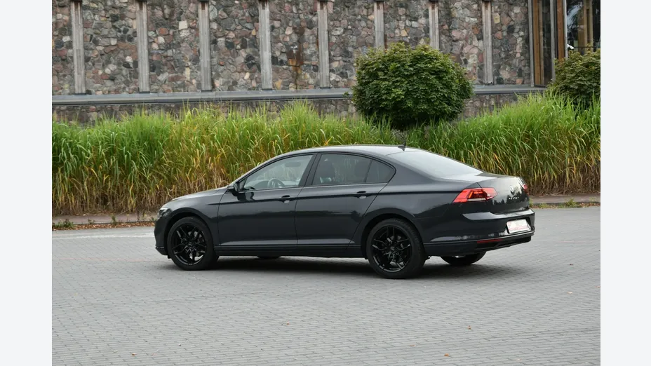 VOLKSWAGEN Passat -