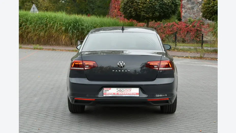 VOLKSWAGEN Passat -
