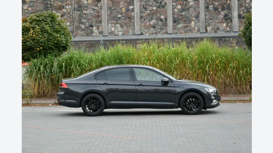VOLKSWAGEN Passat -