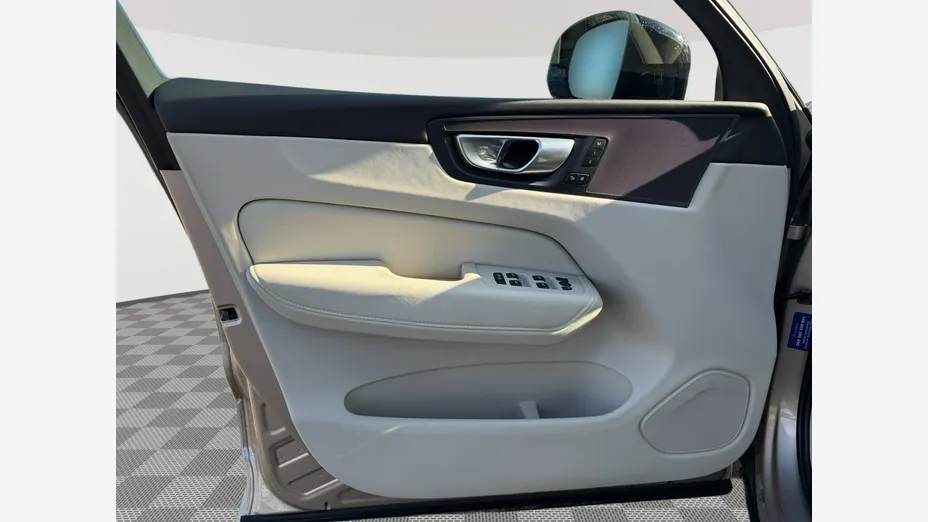VOLVO XC60 -