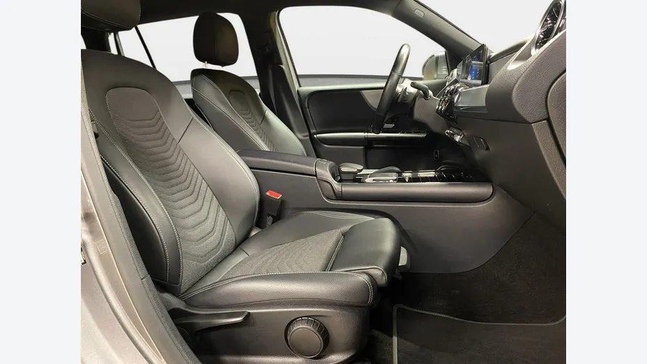 MERCEDES-BENZ GLB -
