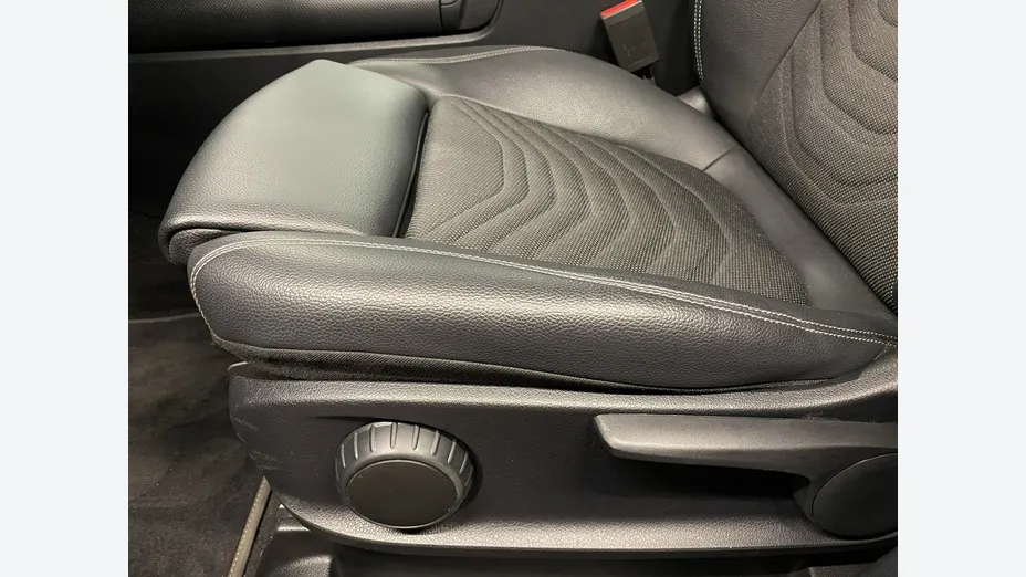 MERCEDES-BENZ GLB -