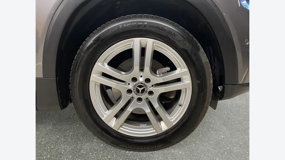 MERCEDES-BENZ GLB -