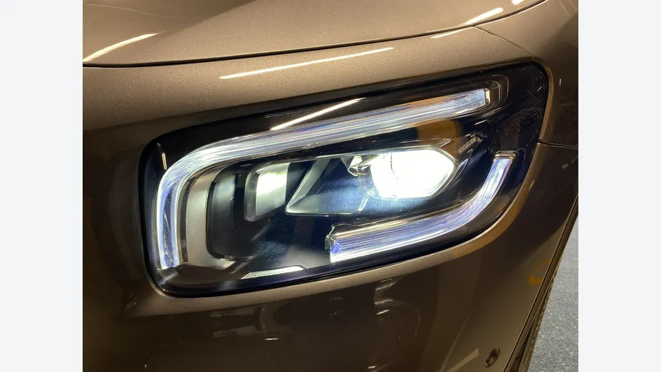 MERCEDES-BENZ GLB -