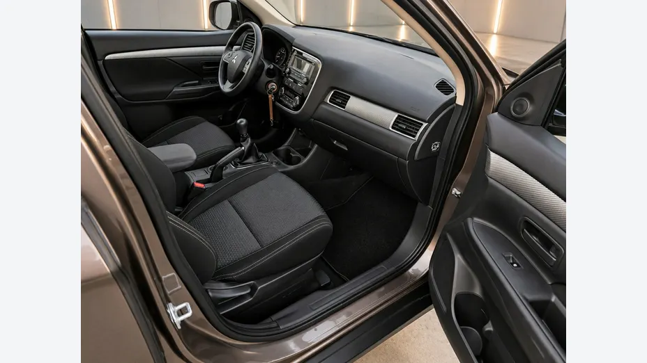 MITSUBISHI Outlander -