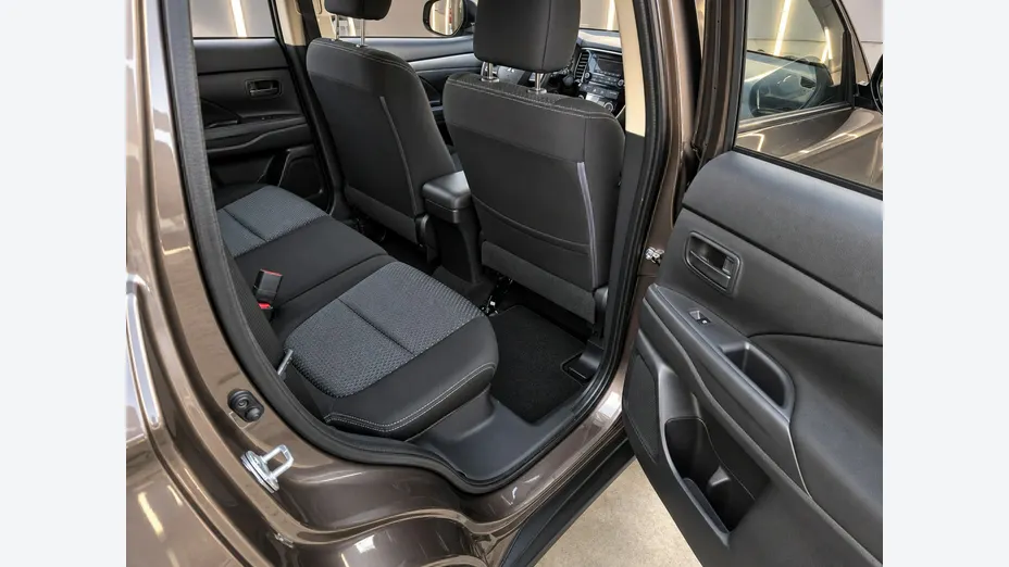 MITSUBISHI Outlander -