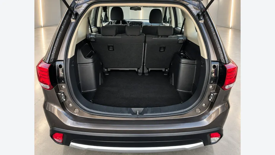 MITSUBISHI Outlander -