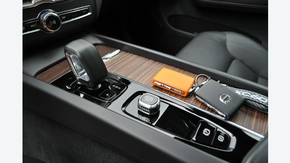 VOLVO XC60 -