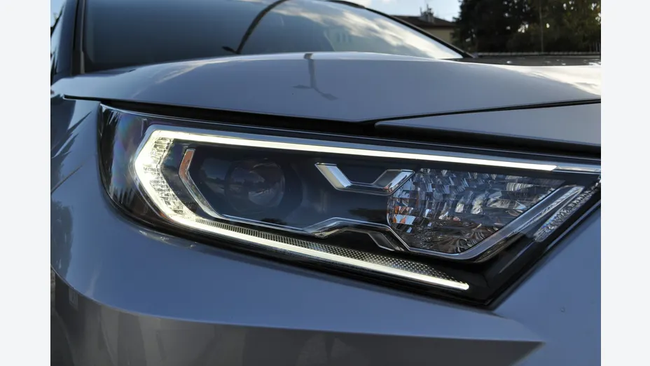 TOYOTA RAV4 -