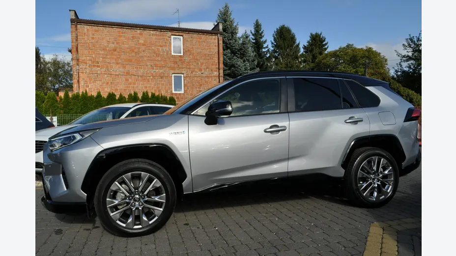 TOYOTA RAV4 -