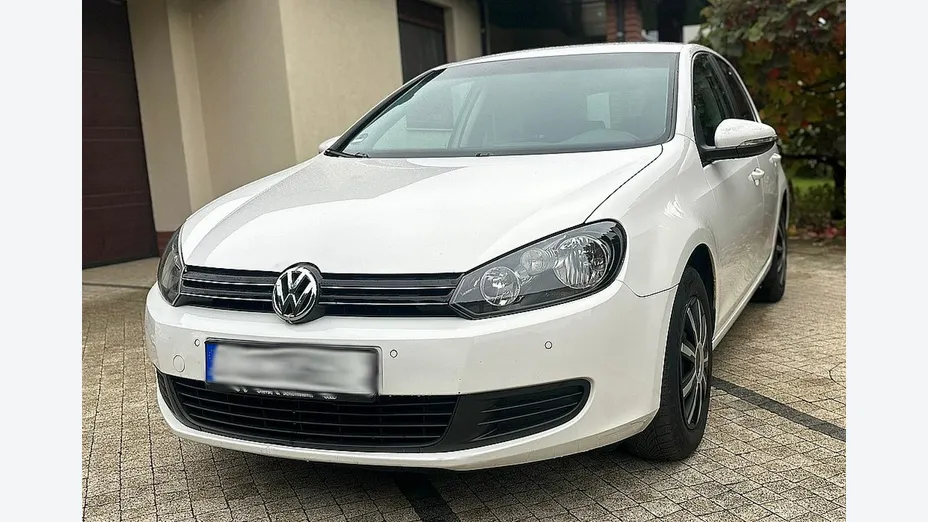 VOLKSWAGEN Golf -