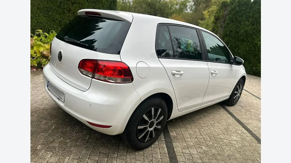 VOLKSWAGEN Golf -