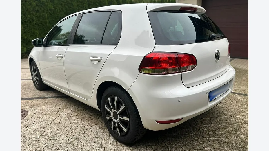 VOLKSWAGEN Golf -