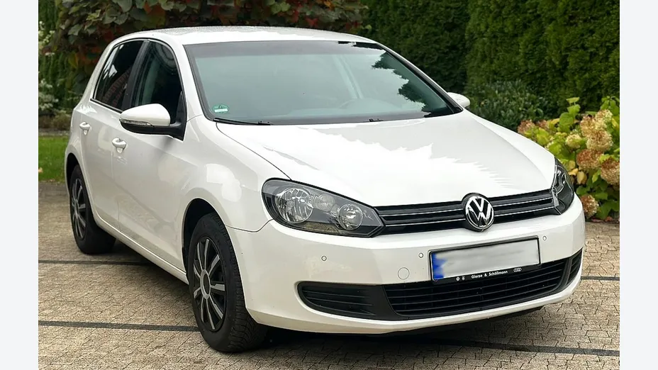 VOLKSWAGEN Golf -