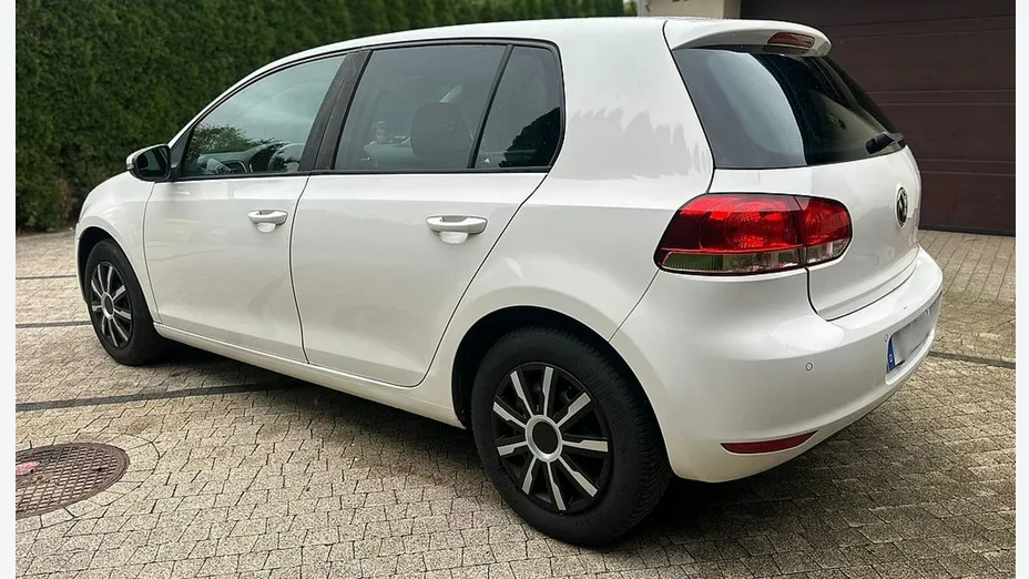 VOLKSWAGEN Golf -