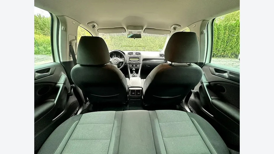 VOLKSWAGEN Golf -