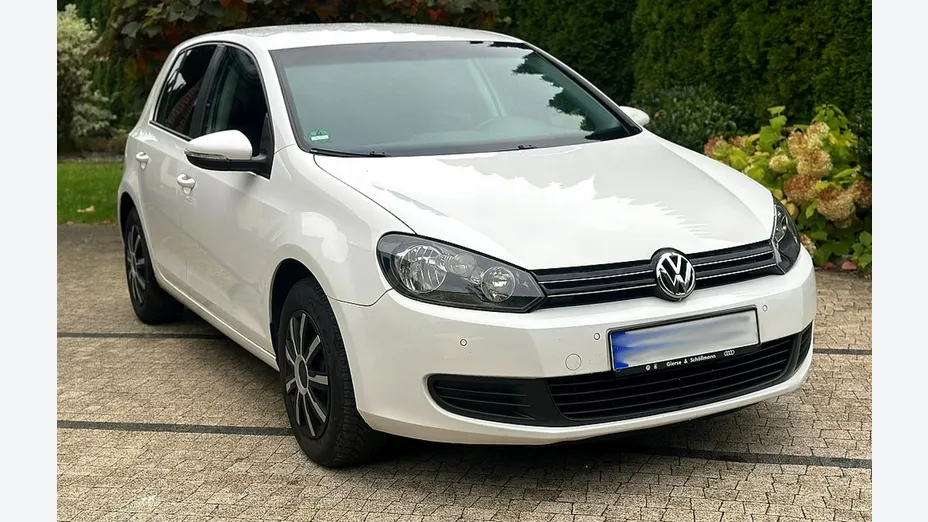 VOLKSWAGEN Golf -