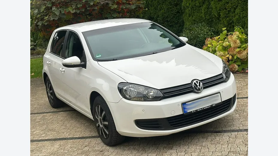 VOLKSWAGEN Golf -