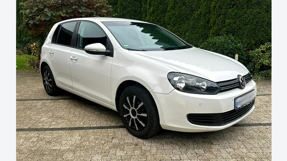 VOLKSWAGEN Golf -
