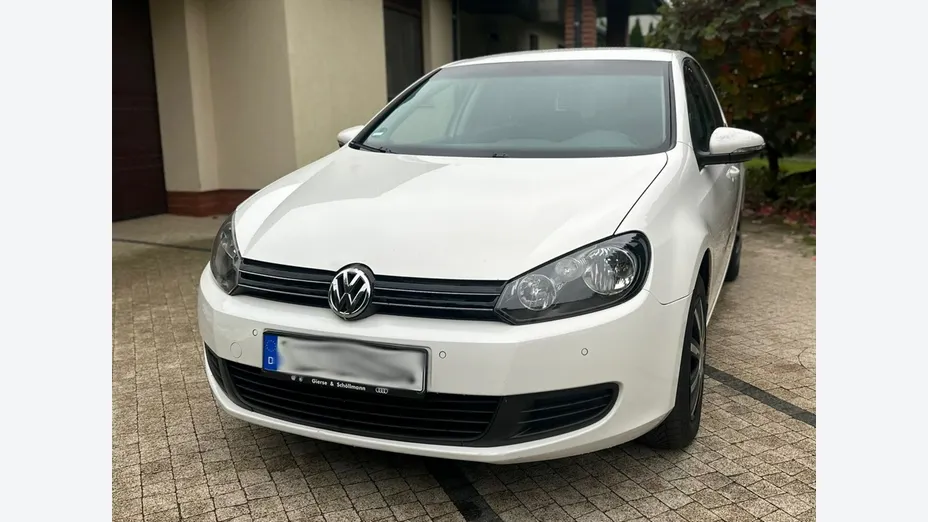 VOLKSWAGEN Golf -