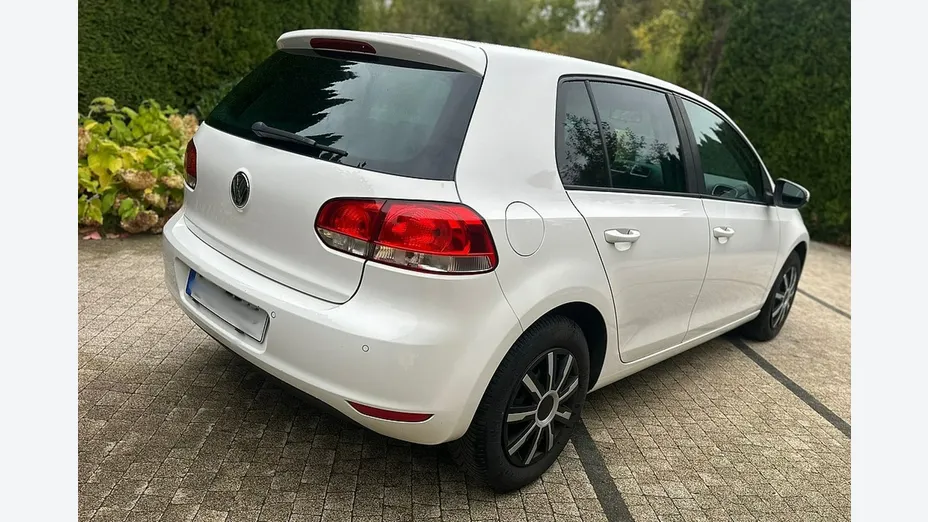 VOLKSWAGEN Golf -