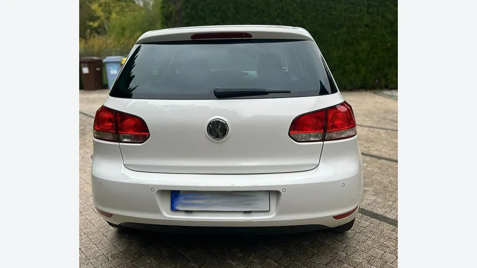 VOLKSWAGEN Golf -
