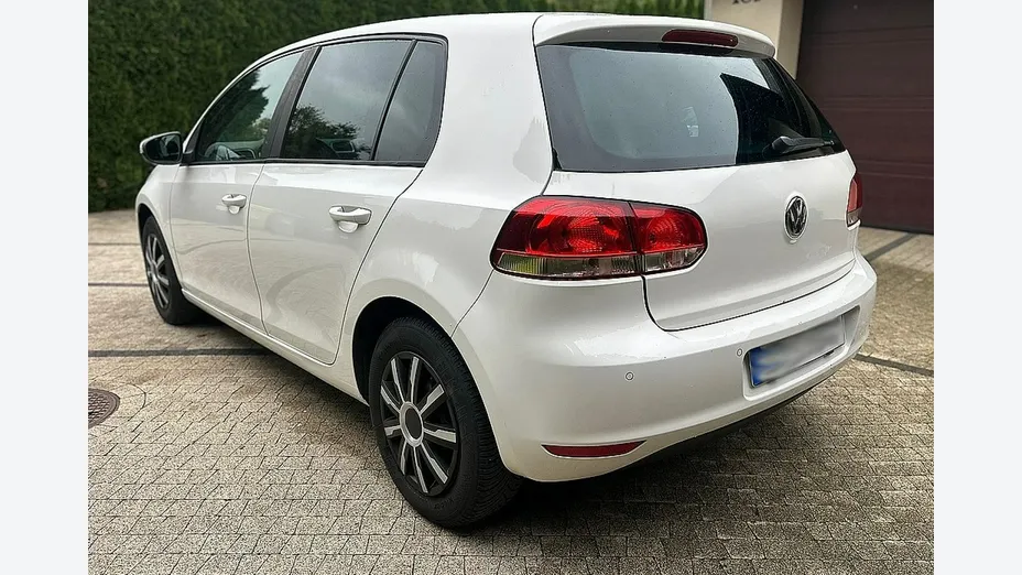 VOLKSWAGEN Golf -