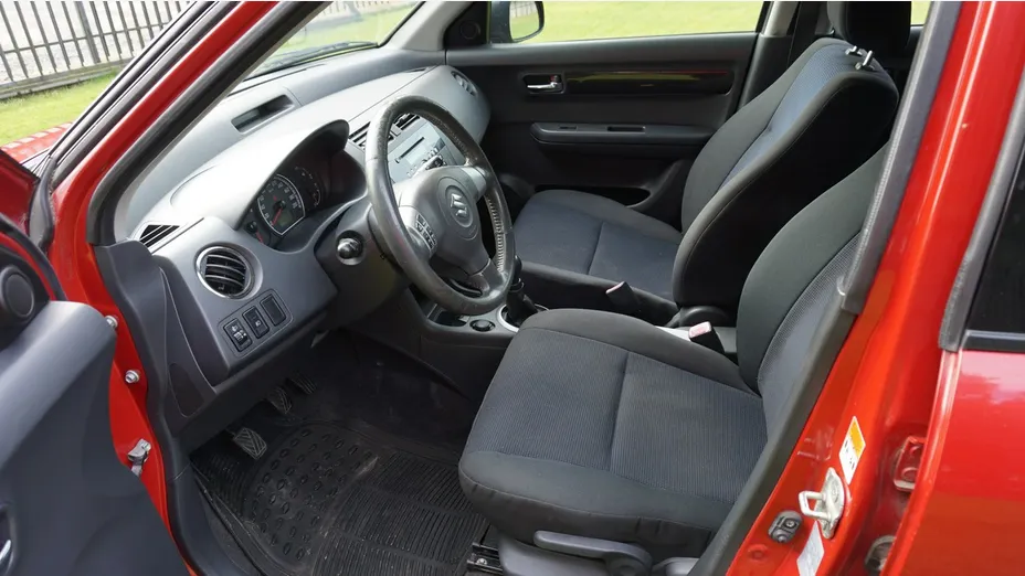 SUZUKI Swift -