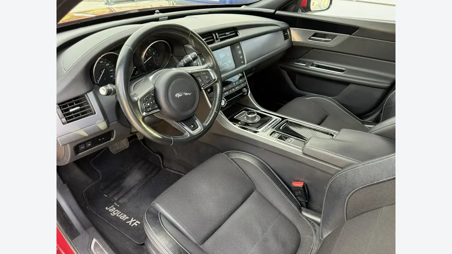 JAGUAR XF -