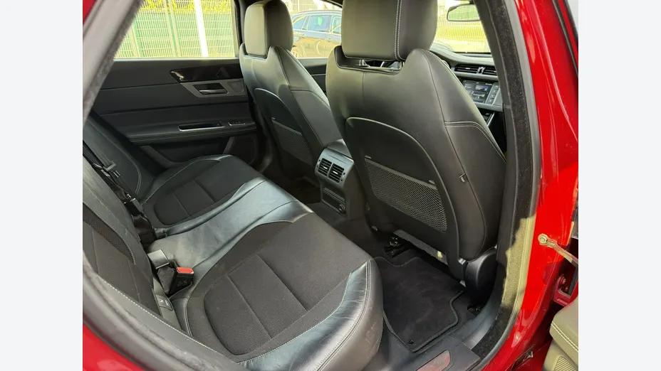 JAGUAR XF -