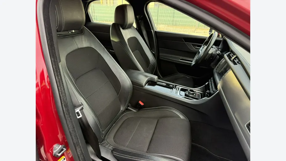 JAGUAR XF -
