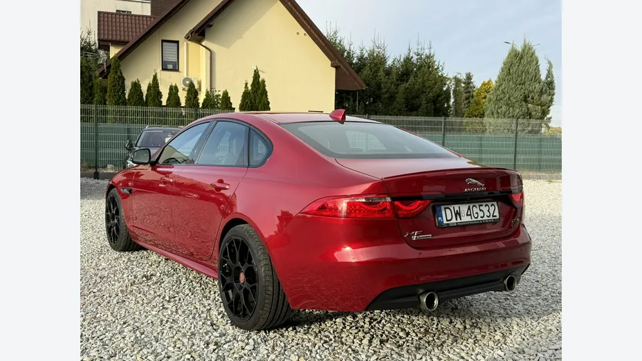 JAGUAR XF -