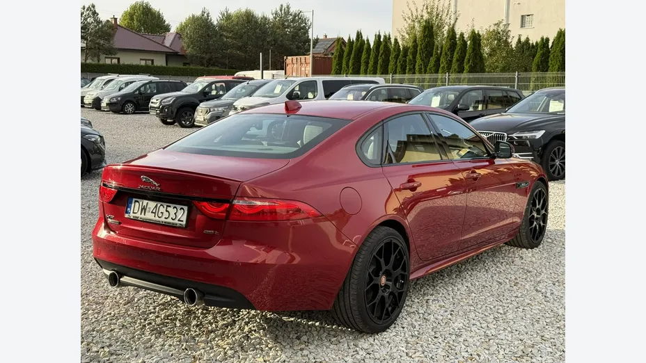 JAGUAR XF -