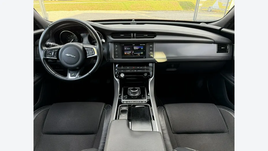 JAGUAR XF -