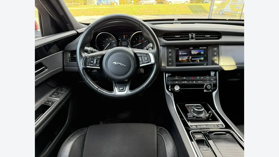 JAGUAR XF -