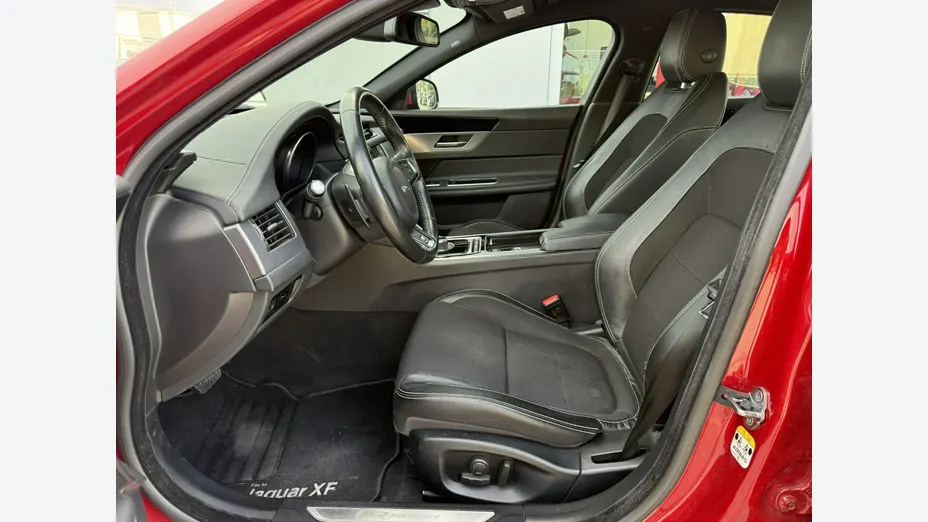 JAGUAR XF -