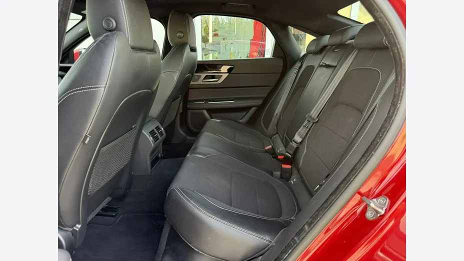 JAGUAR XF -