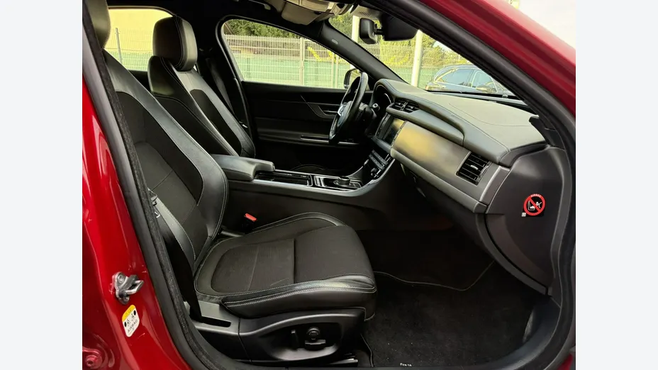 JAGUAR XF -