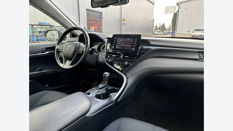 TOYOTA Camry -